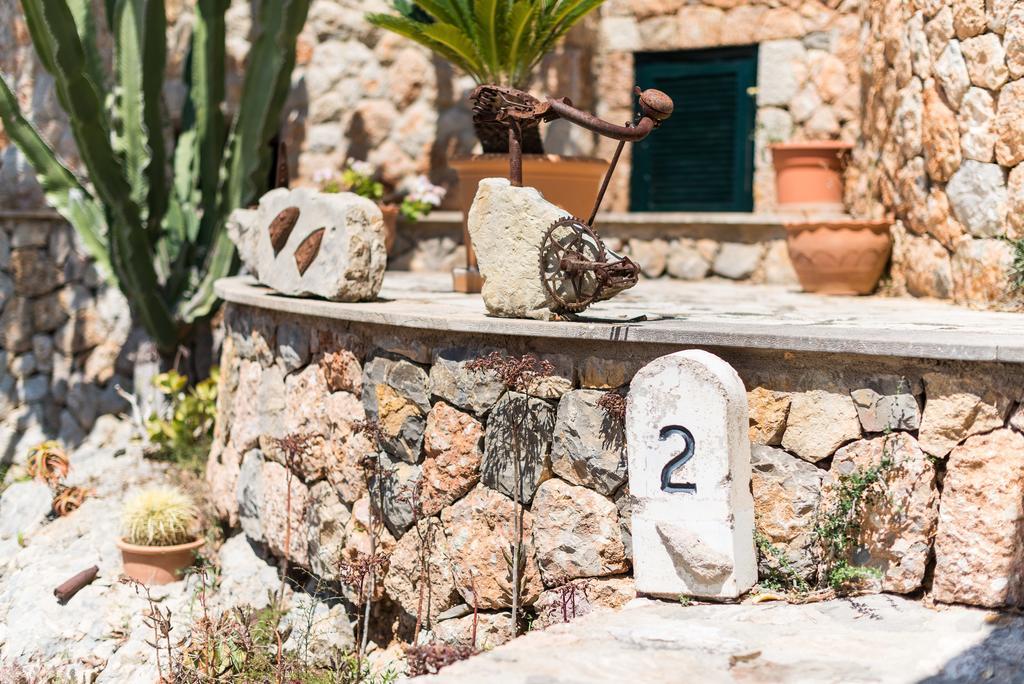 Es Pinar Villa Alaro Exterior photo