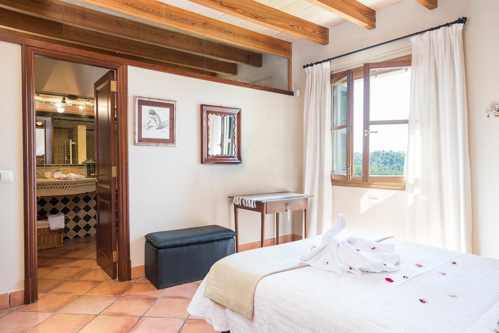 Es Pinar Villa Alaro Exterior photo